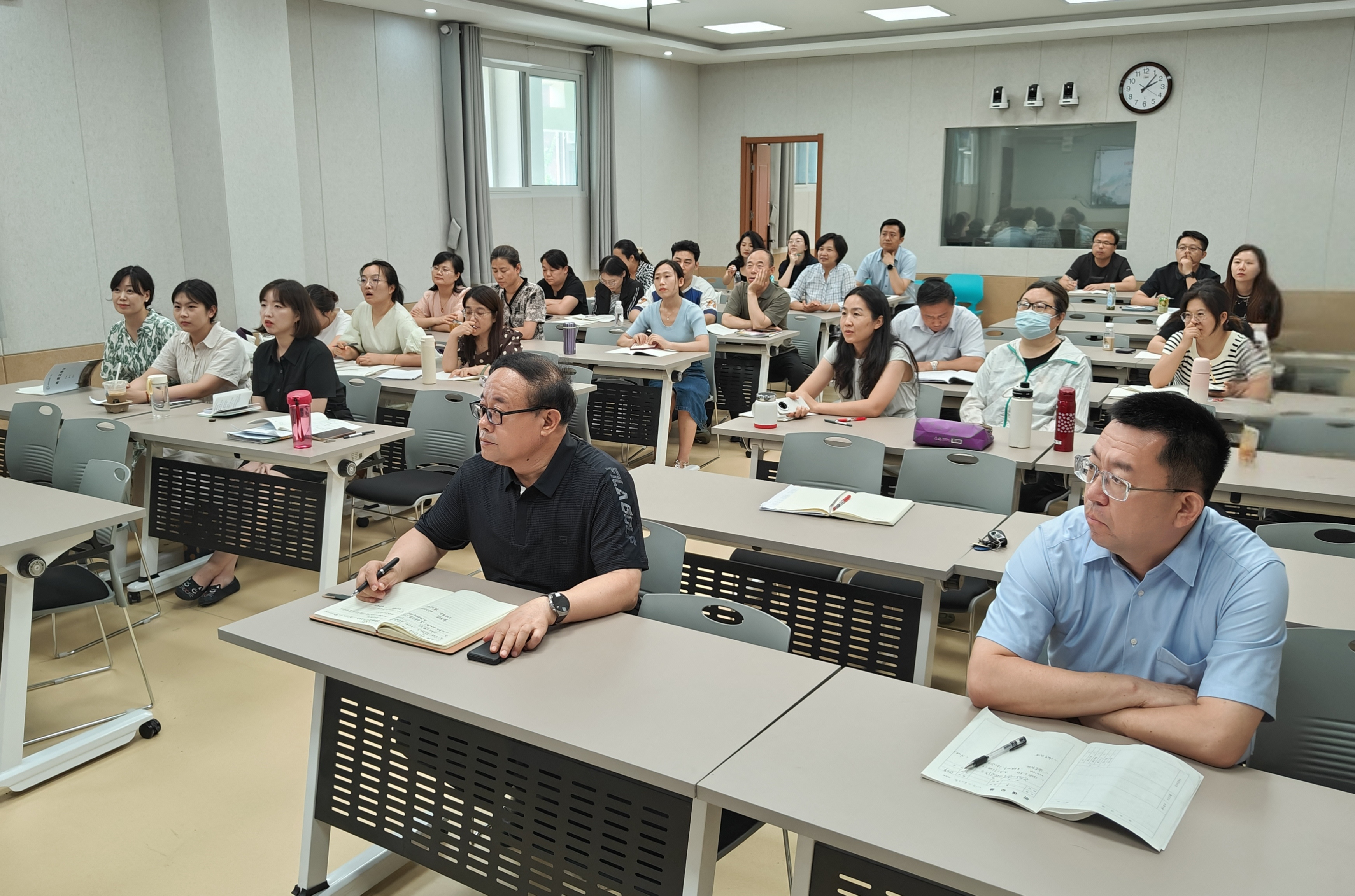 山东省济南第一中学 教学动态 传承·致远 济南一中举行英语教研组新老高三经验交流会